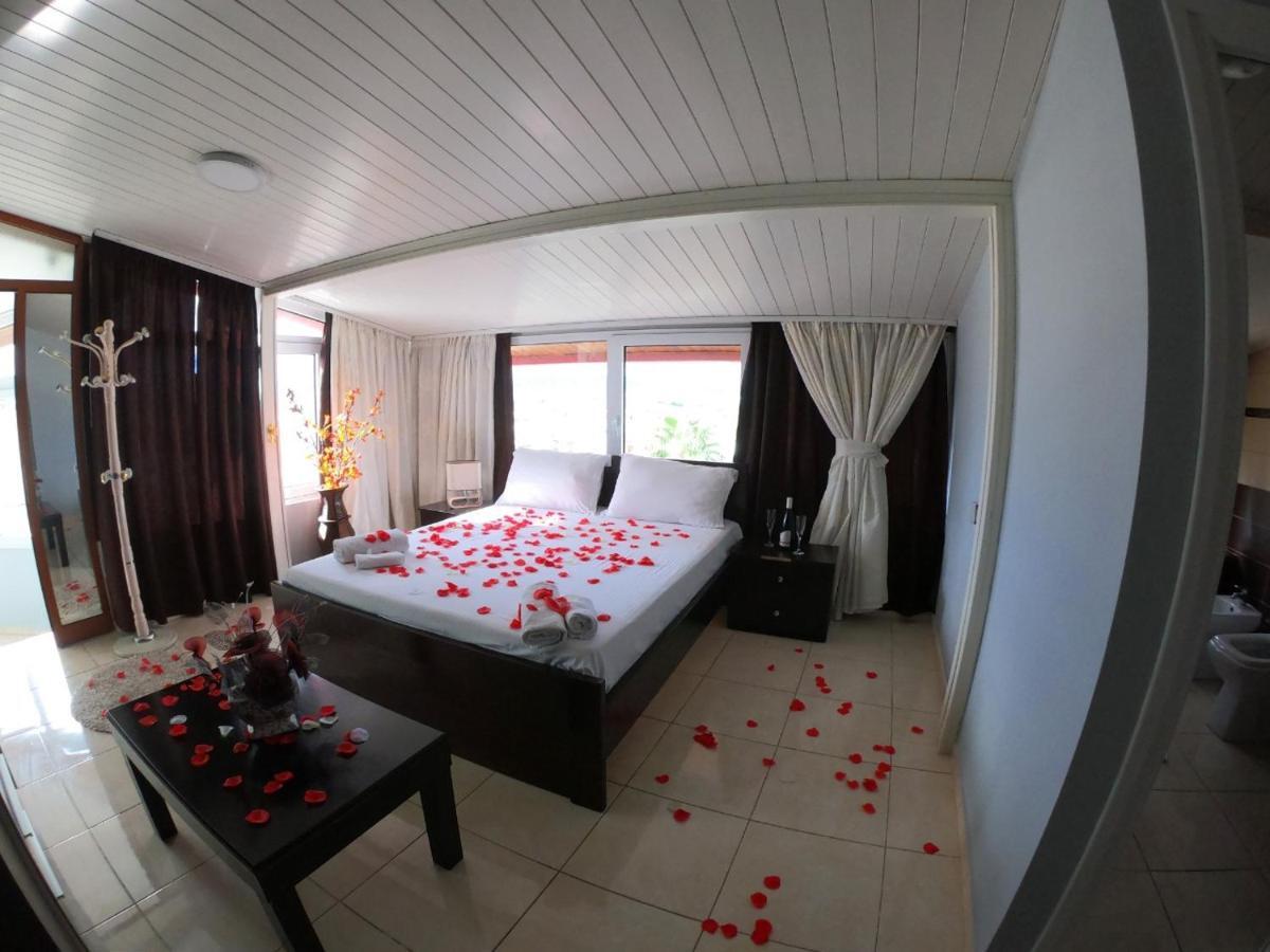 Hotel Anxhelo Kuçova Kültér fotó