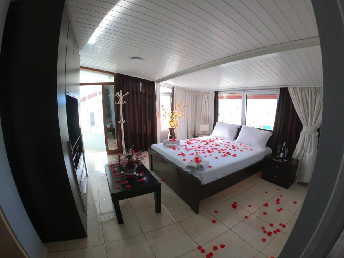 Hotel Anxhelo Kuçova Kültér fotó