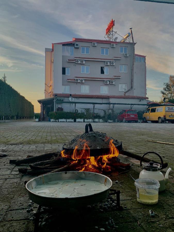 Hotel Anxhelo Kuçova Kültér fotó